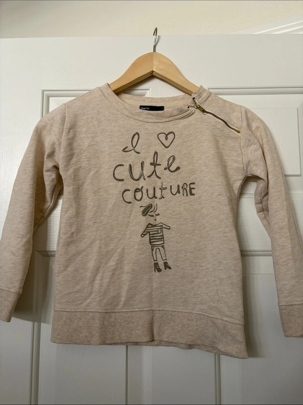 GAP Cream Long Sleeve Tee with Gray Graphic and Gold Shoulder Zip